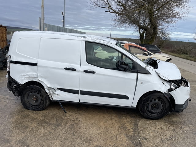 Ford Transit Courier 1.0 EcoBoost, 100 кс., 6 ск., двигател SFCE , 32 000 km., 2022 г., euro 6D, Фор - снимка 4