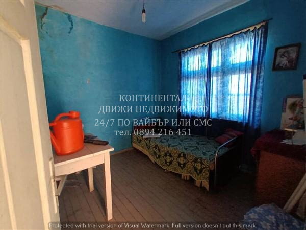 Код.62351. Едноетажна стара къща 80м2 с голям правоъгълен двор 1530м2. Под етажа има голяма каменна - снимка 1