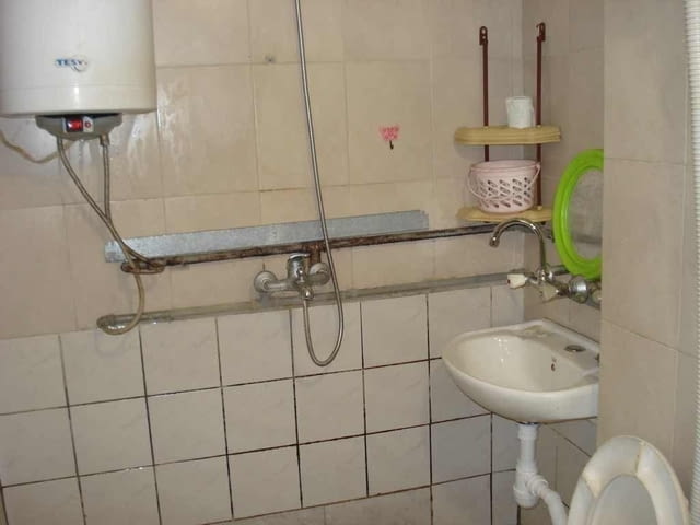 Давам под наем напълно обзаведена боксониера в Тракия близо до SPS на втория етажетаж-400лева-089945 - снимка 4