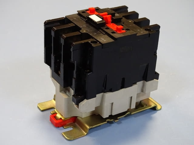 Контактор Telemecanique LC1-D633 M7 contactor 80A 220V/50Hz, city of Plovdiv - снимка 2