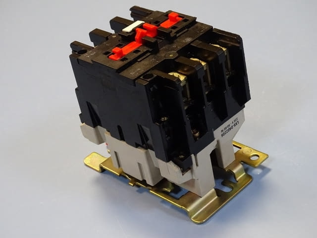 Контактор Telemecanique LC1-D633 M7 contactor 80A 220V/50Hz, city of Plovdiv - снимка 3