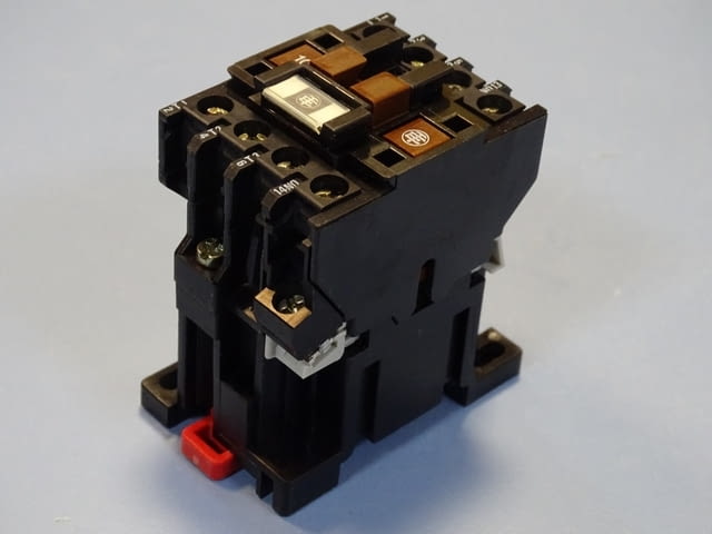 Контактор Telemecanique LC1D093BA65 contactor 25A 24V/50Hz, city of Plovdiv - снимка 7