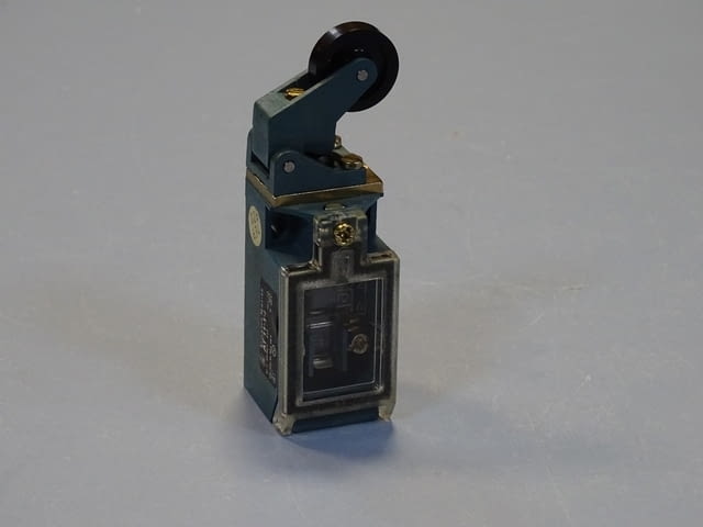Изключвател краен Klockner-Moeller AT-1/i limit switch 220V, city of Plovdiv - снимка 1