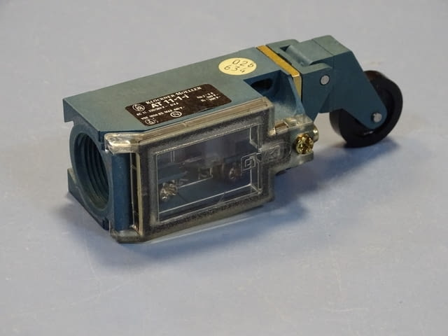Изключвател краен Klockner-Moeller AT-1/i limit switch 220V, city of Plovdiv - снимка 2