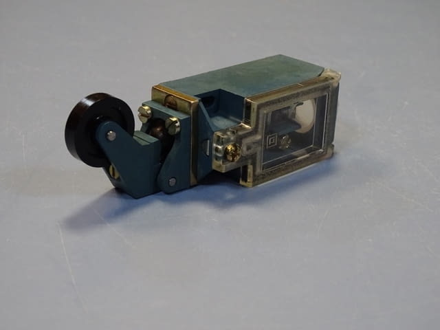 Изключвател краен Klockner-Moeller AT-1/i limit switch 220V, city of Plovdiv - снимка 7