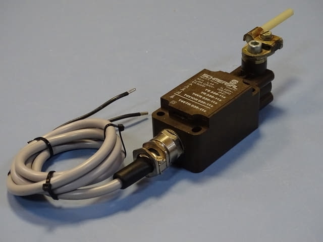 Краен изключвател Schmersal T4V7H336-11z limit switch 220V, city of Plovdiv - снимка 1