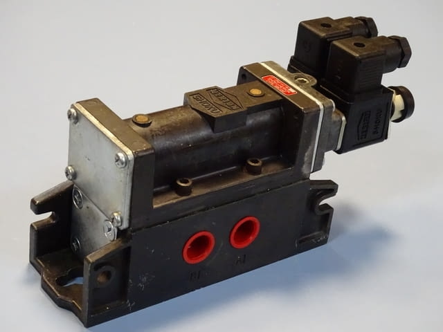 Пневматичен разпределител SHOKU-HERION 5BC-04F solenoid valve 100VAC - снимка 3