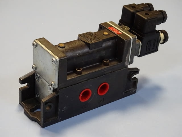 Пневматичен разпределител SHOKU-HERION 5BC-04F solenoid valve 100VAC - снимка 9