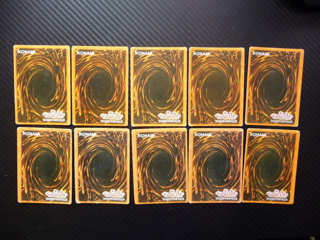 27 Yu Gi Oh карти за игра или колекция Ю ги О 10 бр. фенове войн с броня рицар - снимка 2