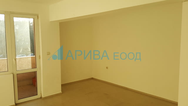 Стая с тоалетна и тераса под наем - необзаведена, city of Haskovo | Rooms for rent - снимка 3