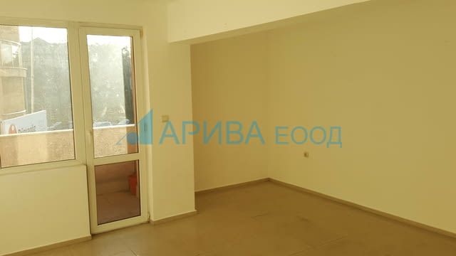 Стая с тоалетна и тераса под наем - необзаведена, city of Haskovo | Rooms for rent - снимка 4