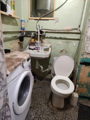 Продаваме двустаен апартамент състоящ се от три непреходни стаи- спалня , хол трапезария , и отделна к - снимка 5