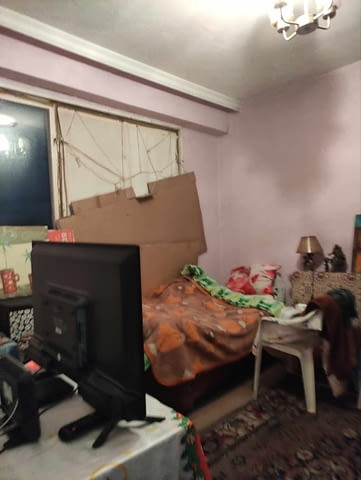 Продаваме двустаен апартамент състоящ се от три непреходни стаи- спалня , хол трапезария , и отделна к - снимка 11