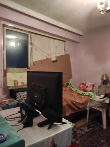 Продаваме двустаен апартамент състоящ се от три непреходни стаи- спалня , хол трапезария , и отделна к - снимка 12