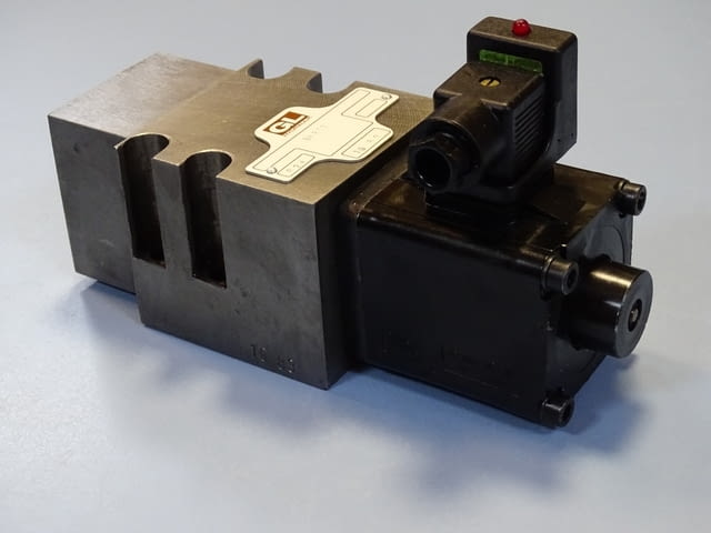 Хидравличен разпределител GL HYDRAULIK 624 SK 862 24 VDC hydraulik valve - снимка 3