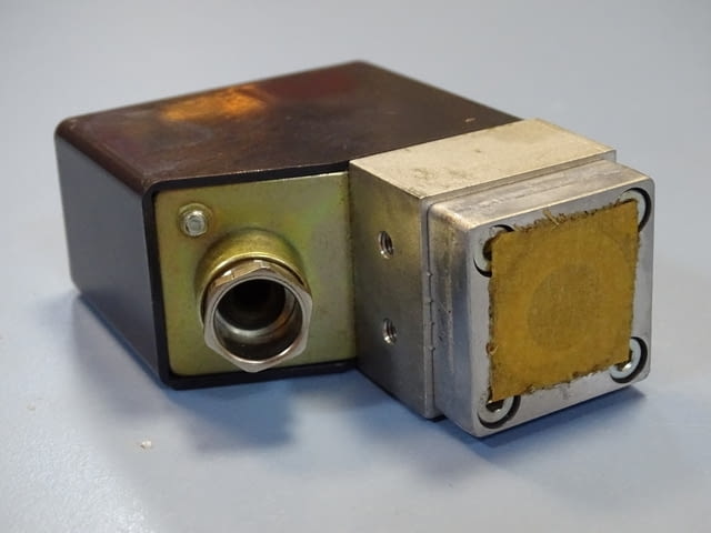 Пресостат за налягане HERION 0822110 pneumatic control pressure switch 380VAC G1/4 - снимка 3