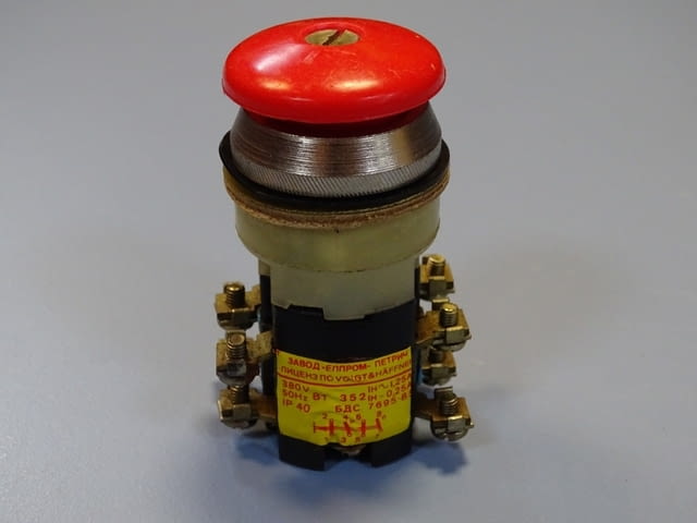 Бутон за аварийно спиране ВТ 352 Елпром Петрич (стоп със завъртане) - снимка 1