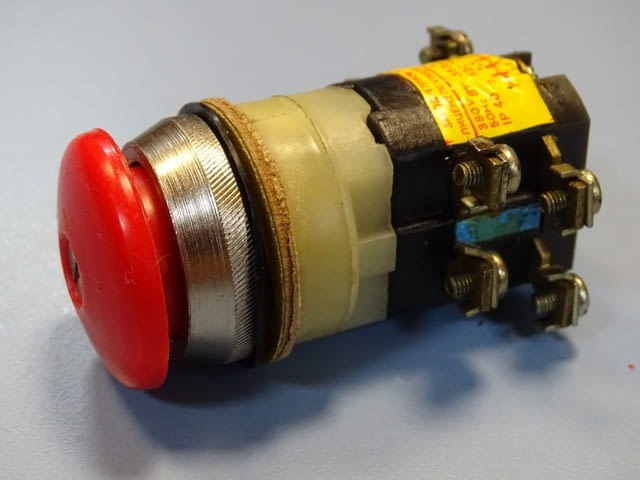 Бутон за аварийно спиране ВТ 352 Елпром Петрич (стоп със завъртане) - снимка 4