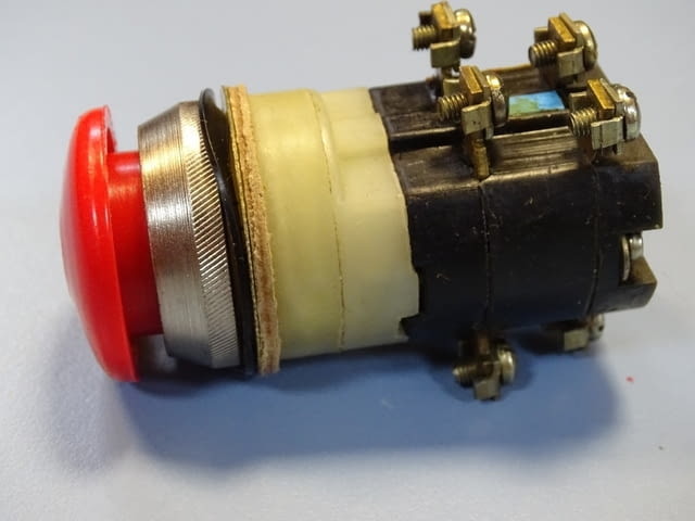 Бутон за аварийно спиране ВТ 352 Елпром Петрич (стоп със завъртане) - снимка 5