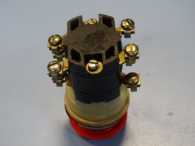 Бутон за аварийно спиране ВТ 352 Елпром Петрич (стоп със завъртане) - снимка 6