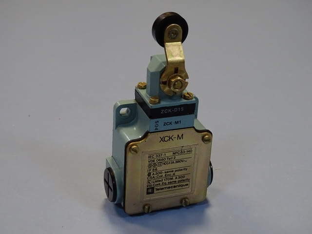 Краен изключвател Telemecanigue XCK-M115 Limit Switch 240VAC, city of Plovdiv - снимка 1