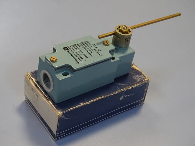 Краен изключвател Telemecanigue XCK-J10551 Limit Switch 380VAC - снимка 11