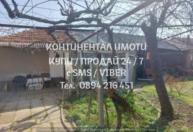 Кодк 62902. Едноетажна тухлена къща 60м2 с двор 940м2 . Намира се в началото на селото, до главния п - снимка 1