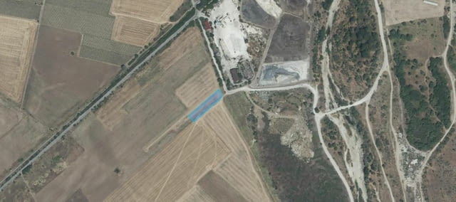 Парцел с лице на път срещу асфлатовата база в близост летище Пловдив - снимка 1