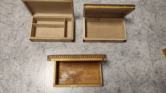 Продавам пирографирани дървени кутии от времето на социализма. - снимка 1