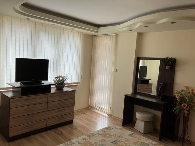 Продавам обзаведен тристаен апартамент 2-bedroom, 100 m2, Brick - city of Varna | Apartments - снимка 3