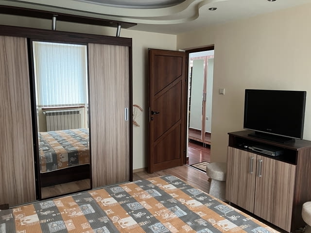 Продавам обзаведен тристаен апартамент 2-bedroom, 100 m2, Brick - city of Varna | Apartments - снимка 5