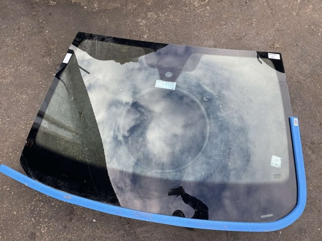 727123813R 43R-00132 предно стъкло със сензор датчик за дъжд от Dacia Duster 2, 1.5 DCI 116 кс., 4x4 - снимка 1