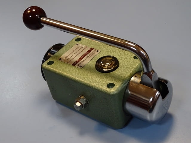 Хидравлична ръчна помпа Vogele AG Mannheim SP/EN 0.6/22F1 Hand Level Oiler Control Valve - снимка 1