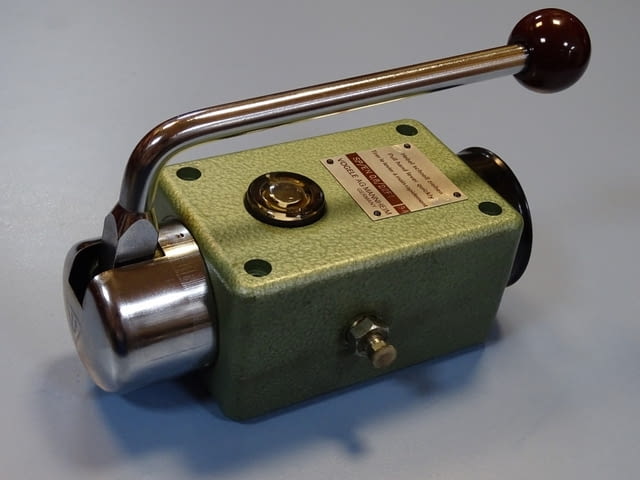 Хидравлична ръчна помпа Vogele AG Mannheim SP/EN 0.6/22F1 Hand Level Oiler Control Valve - снимка 2