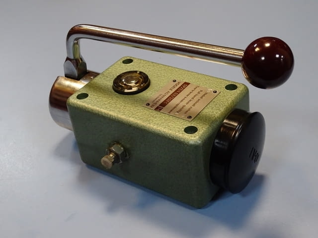 Хидравлична ръчна помпа Vogele AG Mannheim SP/EN 0.6/22F1 Hand Level Oiler Control Valve - снимка 4