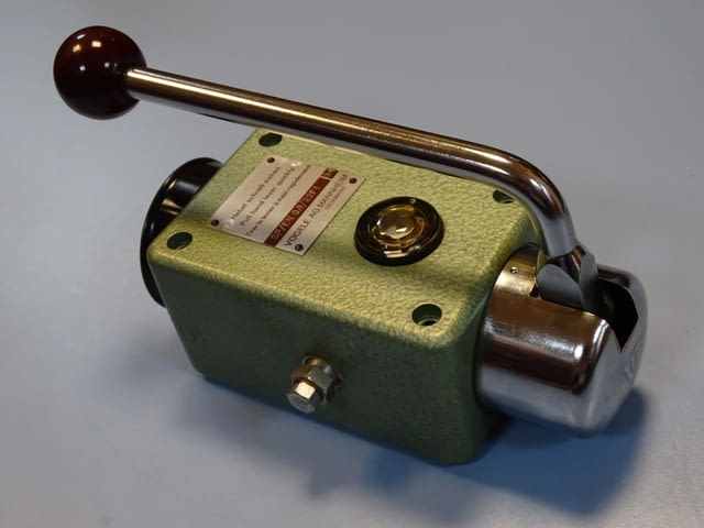 Хидравлична ръчна помпа Vogele AG Mannheim SP/EN 0.6/22F1 Hand Level Oiler Control Valve - снимка 8