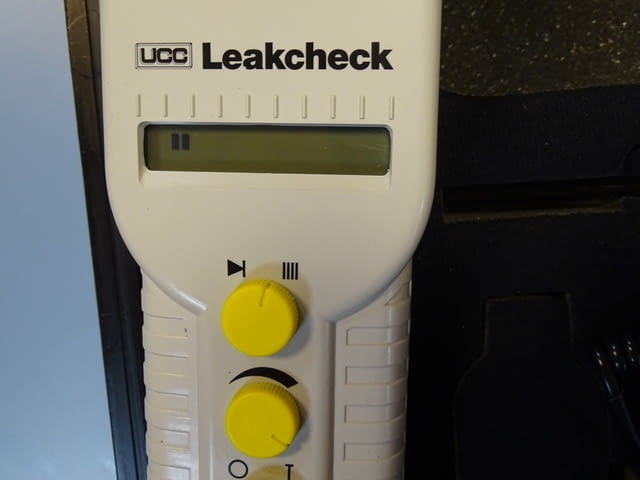 Уред за проверка на утечка UCC Leakcheck Ultrasonic Transmiter Leak Detector UC LD 405 - снимка 3