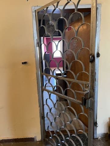 Продаваме двустаен апартамент 64 кв.м. в гр. София, жк Люлин 10, ет.14, ЕПК, обзаведен, панора - снимка 2