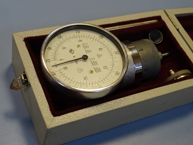 Оборотометър механичен VEB Kombinat Hand-Tachometer TYP H6 40-48000min-1 - снимка 10