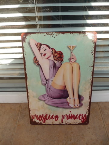 Метална табела еротика принцеса коктейл рокля мацка секси обувки - снимка 1
