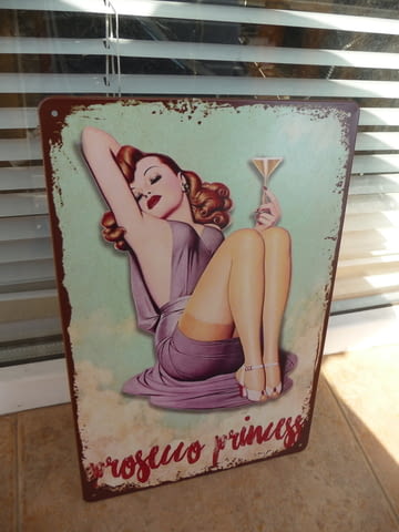 Метална табела еротика принцеса коктейл рокля мацка секси обувки - снимка 2