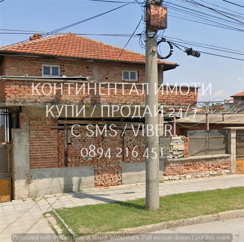 Код 62945. Двуетажна тухлена къща 150м2 с двор 600м2 с гараж. Първият етаж е на метър над земята, пъ - снимка 3