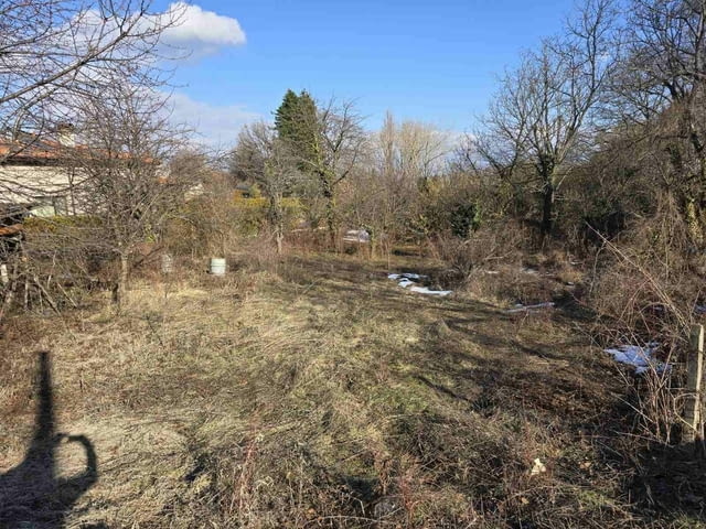 Топ Парцел в регулация с ток и вода 1050 м2, За жил.строителство - село Гълъбово | Парцели / Земя - снимка 1