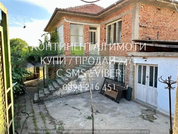 Кодк 62948. Двуетажна тухлена къща 150м2 с двор 1900м2. Къщата е с плоча между етажите и по четири о - снимка 1