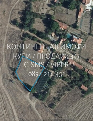 Кодг 62020. Голямо дворно място 1500м2, оградено с циментови колове и мрежа с врата. Възможно раздел - снимка 1