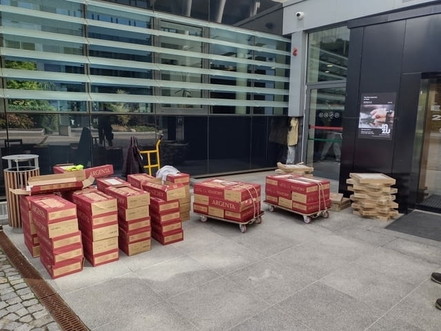 Хамалски услуги от Хамалска Задруга Извозване на битова техника, Извозване на стари мебели, Извозване на строителни отпадъци, Опаковане в кашони, Разтоварване на товари, Товарене на товари, Чистене на дворове, Чистене на мазета/тавани, Транспорт на битова техника, Транспорт на мебели, Извозване на строителни отпадъци, Опаковане в кашони, Работа през уикенд - Да, В страната - град София | Транспортни / Хамалски - снимка 11