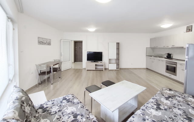 100 метра до Морска градина, тристаен апартамент ”Плаж 3” за нощувки, ж.к. Лазур, Бургас, под наем - снимка 2