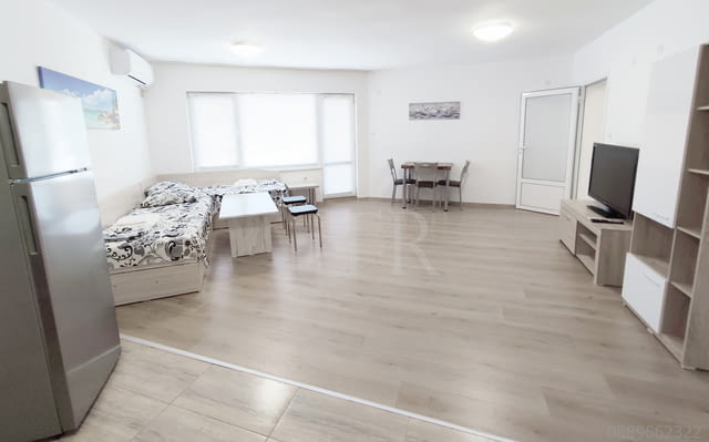 100 метра до Морска градина, тристаен апартамент ”Плаж 3” за нощувки, ж.к. Лазур, Бургас, под наем - снимка 3