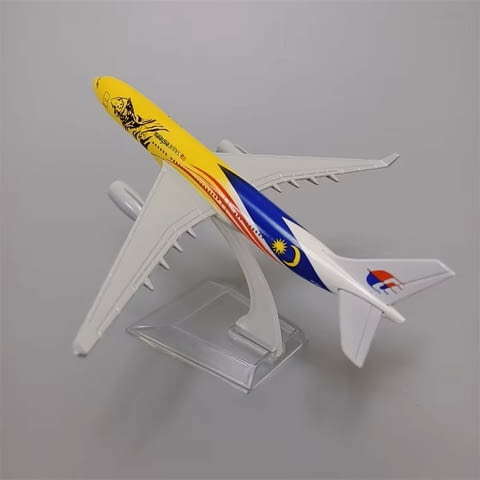 Еърбъс 330 самолет модел макет Malaysia Airlines метален самолетен билет - снимка 2