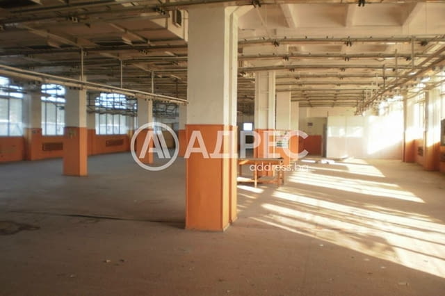 Просторен цех под наем в Промишлената зона на гр. Сандански, city of Sandanski - снимка 2